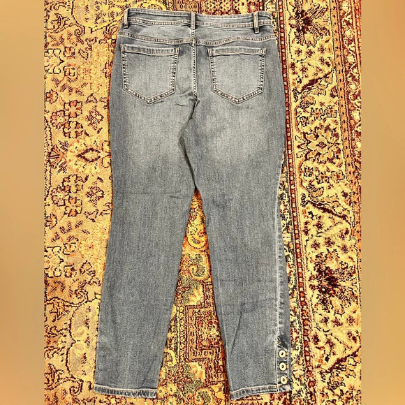 FINAL PRICE Ladies J. Jill Light Wash Jeans - Picture 4 of 9